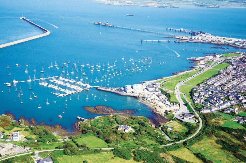 Marina Sea View Apt - Second Floor With Lift, Modern Holyhead Eksteriør billede